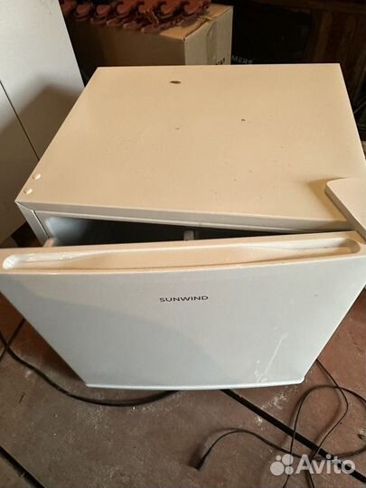 Холодильник SunWind SCO054
