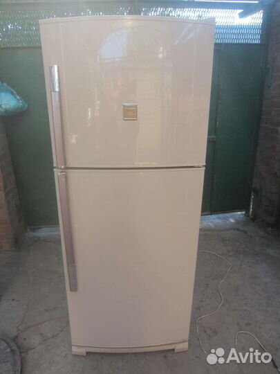 Холодильник S