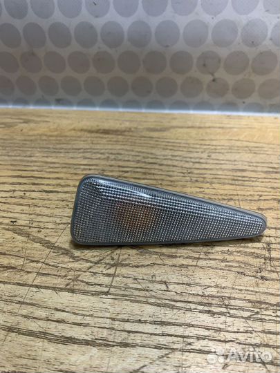 Повторитель поворота в крыло Renault Sandero 1