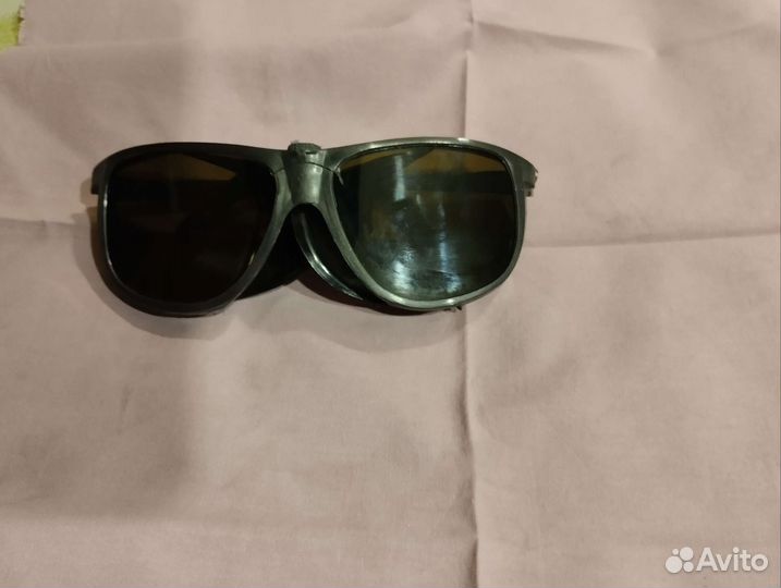 Очки тёмные