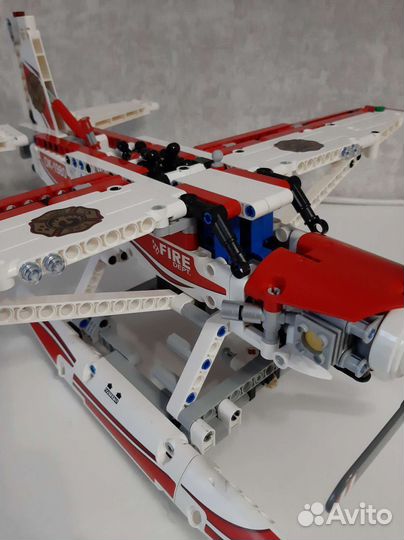 Конструктор Lego technic пожарный самолёт
