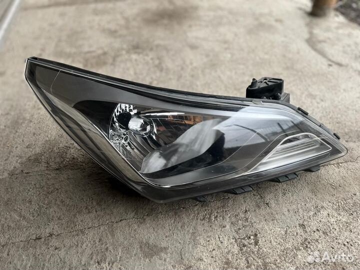 Передняя фара на Hendai Solaris