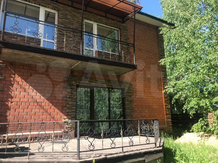 Коттедж 350 м² на участке 9,2 сот.