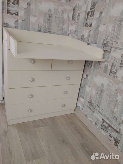 Пеленальный комод и кроватка