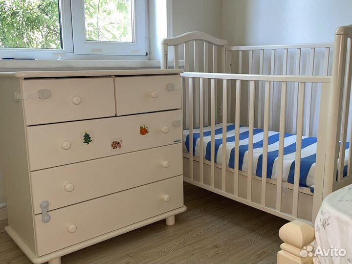 Пеленальный комод и кроватка Gandylyan