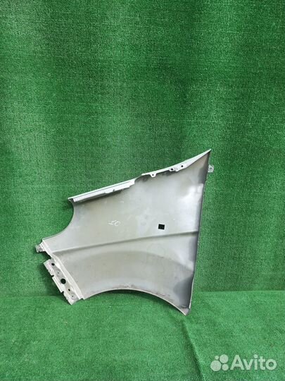 Крыло переднее правое Renault Trafic Opel Vivaro