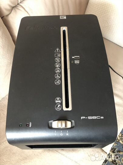 Уничтожитель бумаги шредер