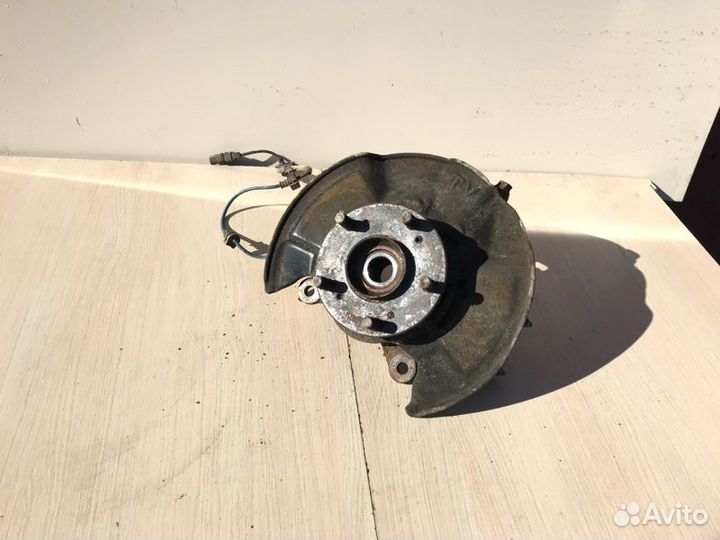 Кулак передний левый Honda Civic 5D 2012