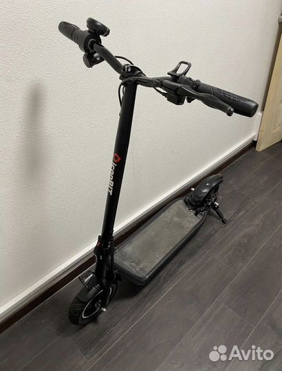 Электрический самокат iconbit trident 105