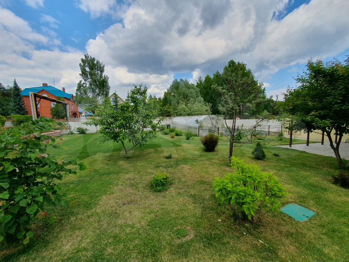 Дом 305,9 м² на участке 14 сот.