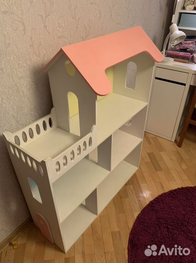 Деревянный домик-стеллаж