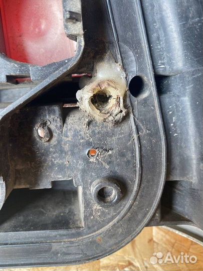 Фонарь задний наружный левый Mazda 626