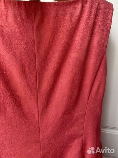 Платье-футляр