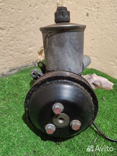 Насос гур Mercedes-Benz w124 m111 2.2