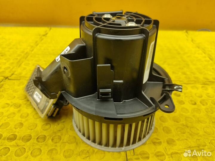 Моторчик отопителя Mercedes-Benz W212 OM642.850