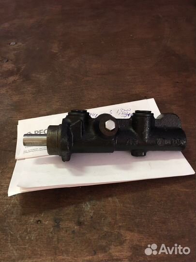 Рабочий тормозной цилиндр на Мерседес 126