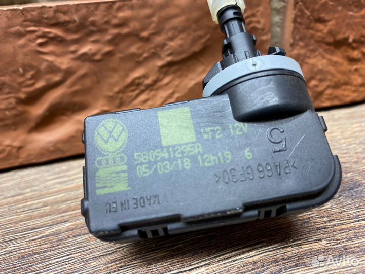 Моторчик корректора фары Skoda Rapid 2013-2020