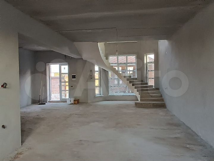 Дом 360 м² на участке 8 сот.