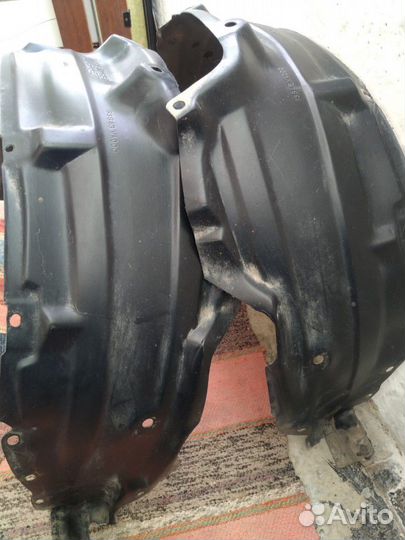 Подкрылок передний