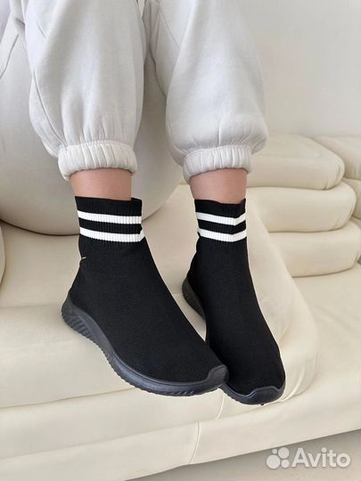 Кроссовки женские