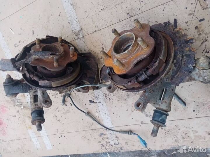 Кулак Hyundai Santa Fe (SM) 2004