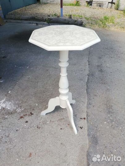 Столик, подставка