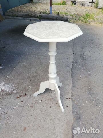 Столик, подставка