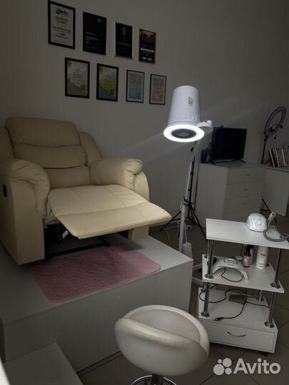 Место мастера маникюра, педикюр, бровист в аренду