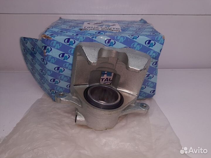 Toyota Hiace Суппорт передний левый Новый