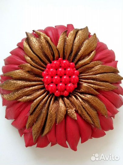 Заколка-цветок из кожи. Новая