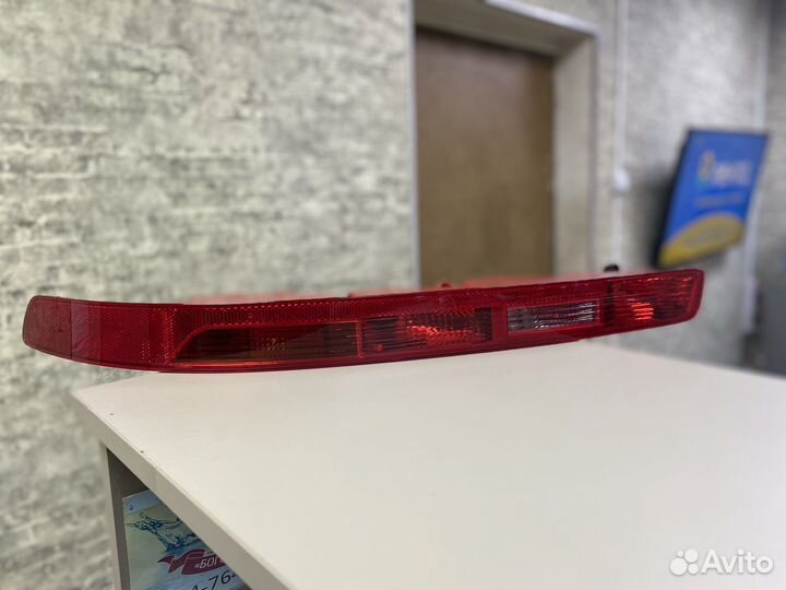 Фонарь задний правый в бампер Ауди Ку7 4Л