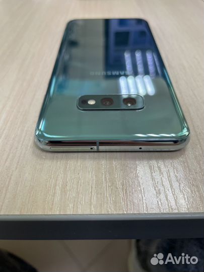 Samsung Galaxy S10e, 6/128 ГБ