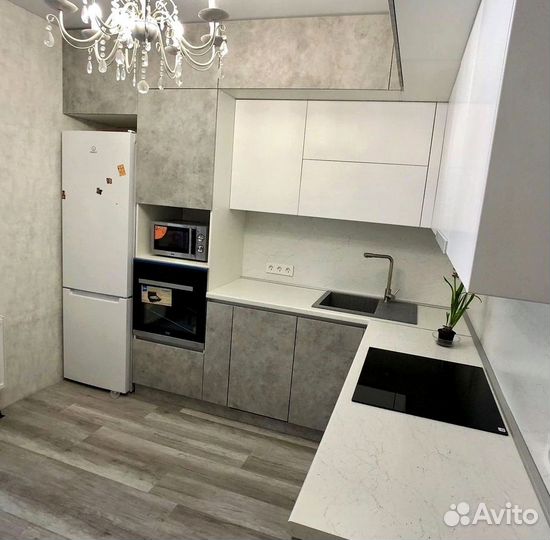 Кухни на заказ с открытыми полками