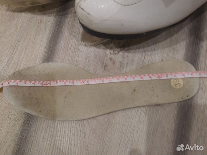 Коньки фигурные 39 размер