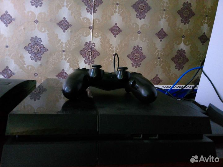 Игровая консоль PS4