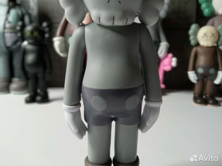 Коллекционная игрушка kaws