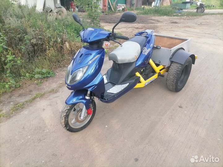 Скутер трицикл