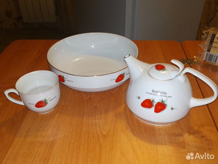 Комплект посуды - чашка, завар.чайник, салатник