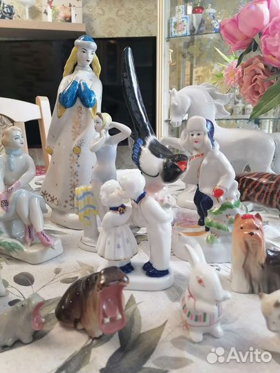 Фарфоровые статуэтки разных производителей и лет