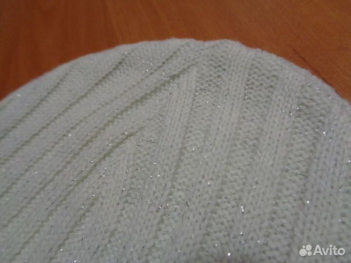 Новая Шапка белая