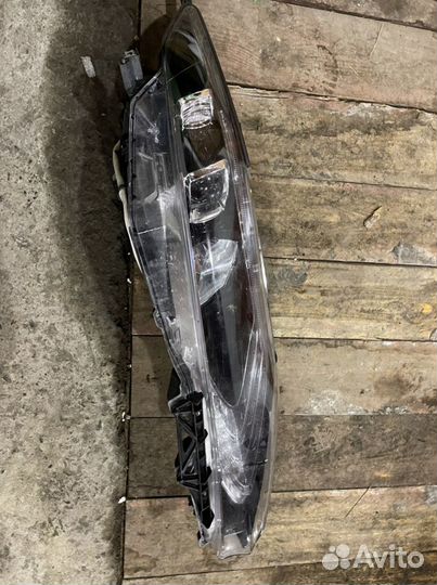 Продам переднюю фару на Тойоту хариер 2016 гола