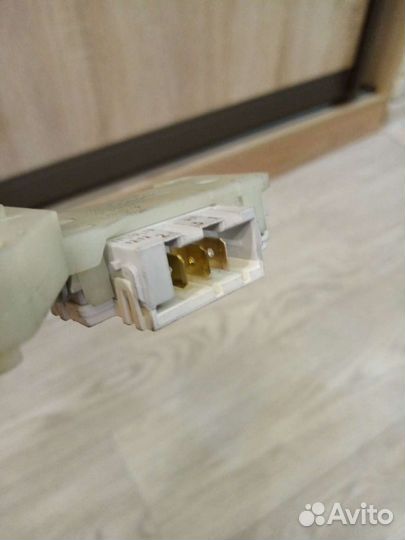 Замок блокировки дверцы стиральной машинки