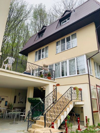 Дом 310 м² на участке 6 сот.