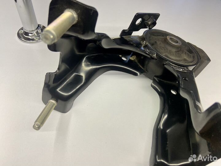 Подушка двигателя задняя toyota