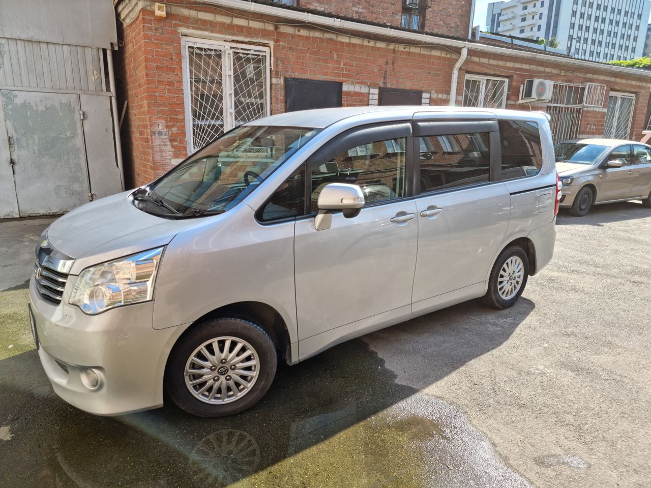 Toyota Noah: фото владельца