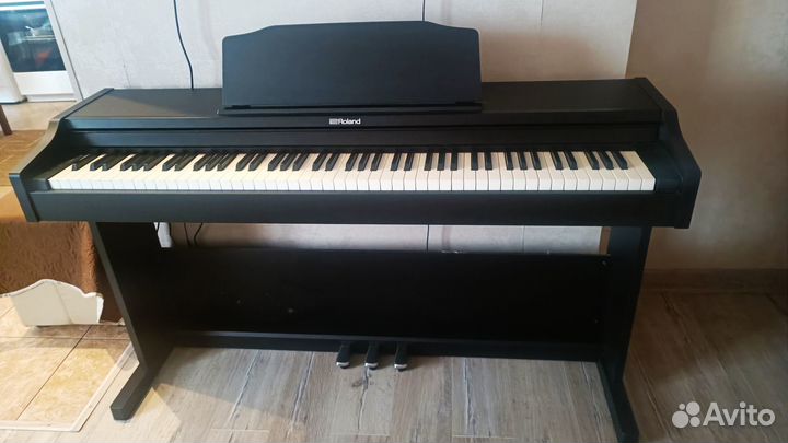 Цифровое пианино Roland RP 102 - BK