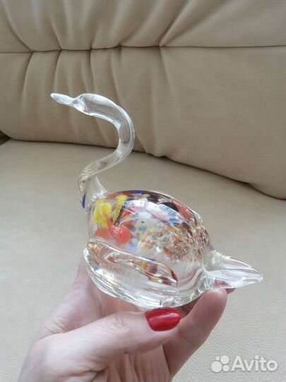 Статуэтка лебедь (цветное стекло)