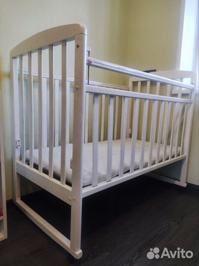Детская кроватка белая