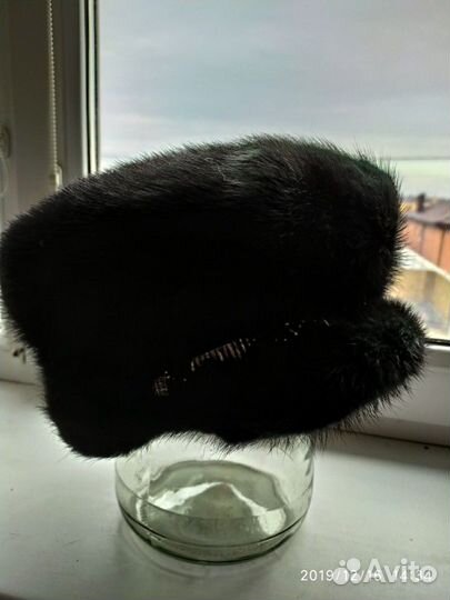Шапка берет из норки с козырьком и ушками