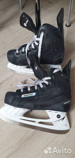 Коньки хоккейные 35р